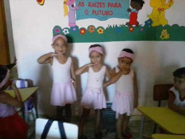 Alunos lembram datas comemorativas através de apresentações  - Imagem 18