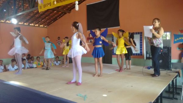 Alunos lembram datas comemorativas através de apresentações  - Imagem 5