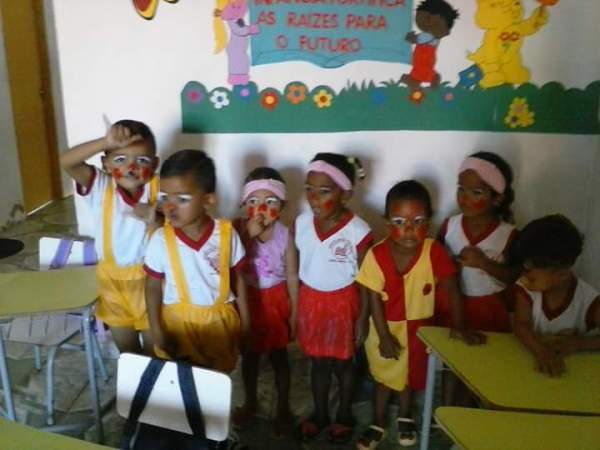 Alunos lembram datas comemorativas através de apresentações  - Imagem 21