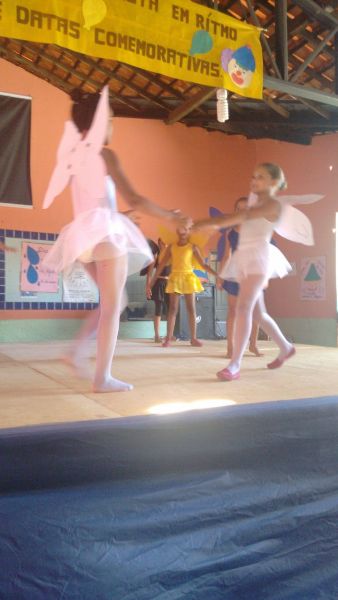 Alunos lembram datas comemorativas através de apresentações  - Imagem 14