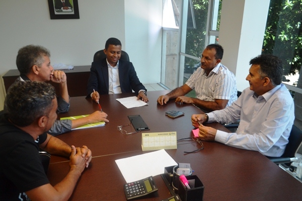 Governador faz a entrega de 04 ambulâncias em Campo Maior - Imagem 1