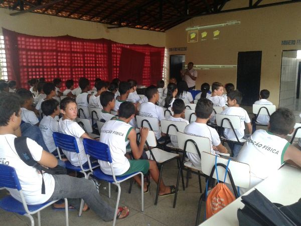 Alunos participam de palestra em Santo Inácio  - Imagem 4
