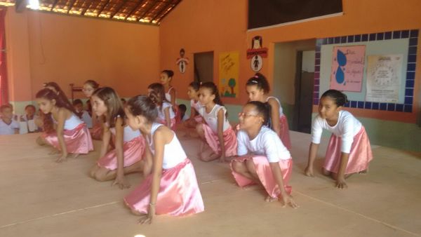 Alunos lembram datas comemorativas através de apresentações  - Imagem 11