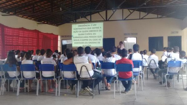 Alunos participam de palestra em Santo Inácio  - Imagem 10