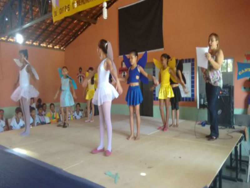 Alunos lembram datas comemorativas através de apresentações 