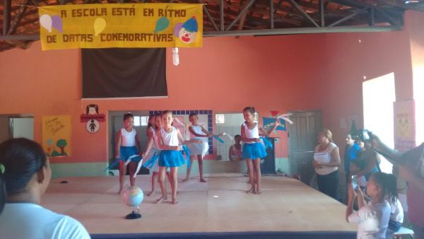 Alunos lembram datas comemorativas através de apresentações  - Imagem 7