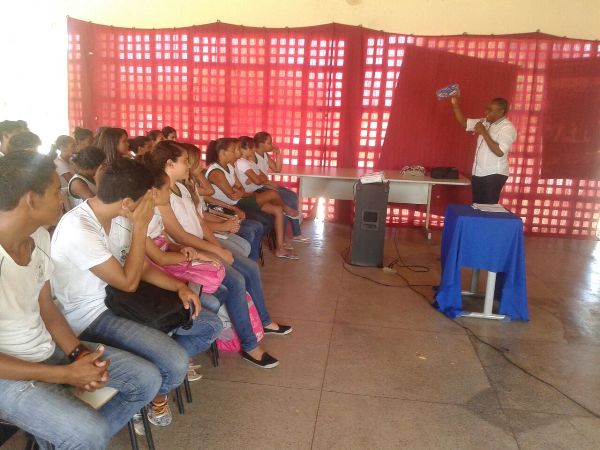 Alunos participam de palestra em Santo Inácio  - Imagem 1