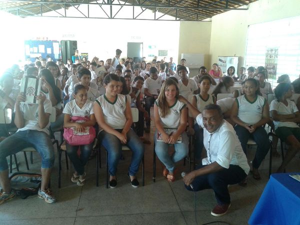 Alunos participam de palestra em Santo Inácio  - Imagem 9