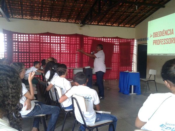Alunos participam de palestra em Santo Inácio  - Imagem 7