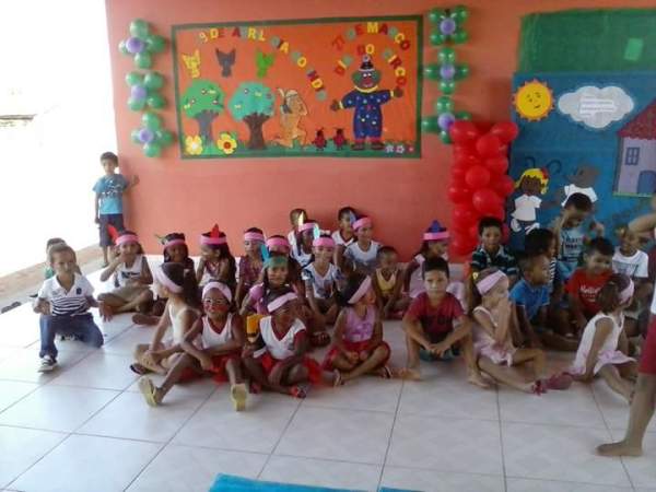 Alunos lembram datas comemorativas através de apresentações  - Imagem 17