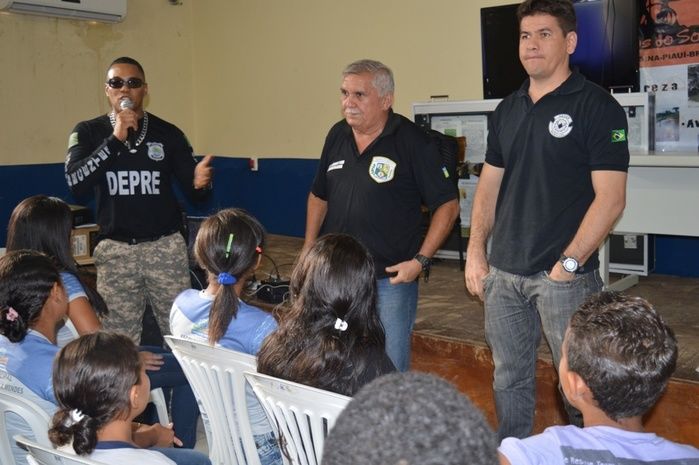 Equipe DEPRE realiza palestra preventiva contra drogas  - Imagem 41