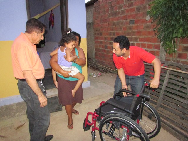 Prefeito Dr. Zé Maria Realiza Entrega Cadeiras de Rodas - Imagem 1