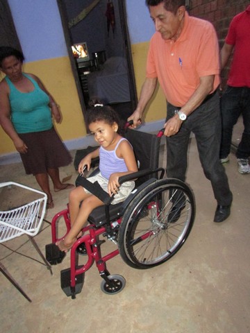 Prefeito Dr. Zé Maria Realiza Entrega Cadeiras de Rodas - Imagem 3