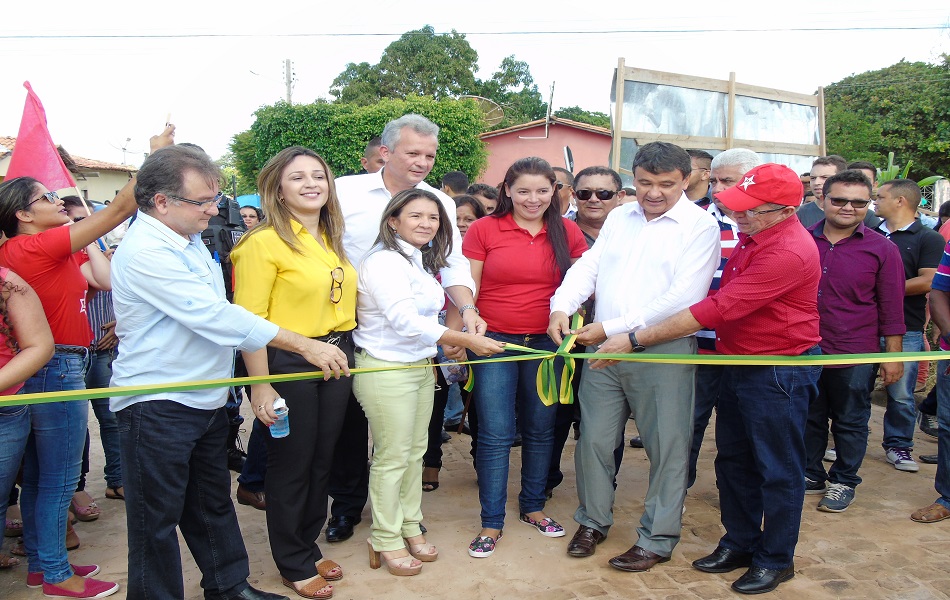 Wellington Dias e Neuma Café participam de inaugurações 