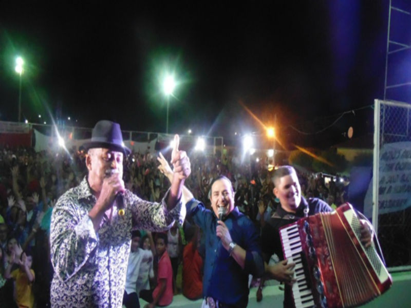População prestigia evento cultural em Santo Inácio 