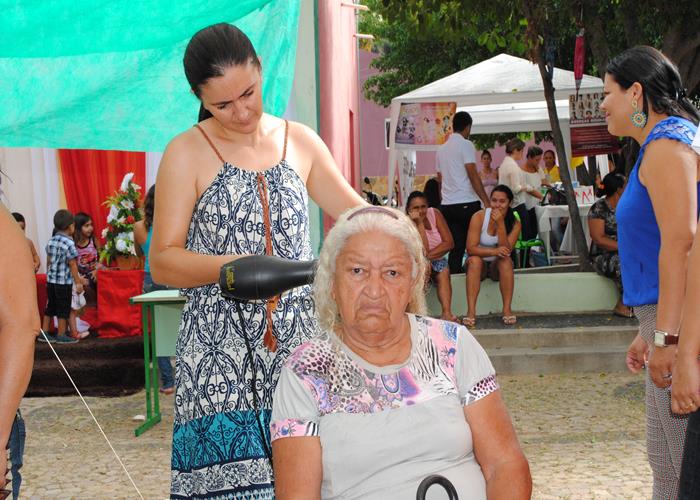 Município realiza festa em comemoração ao dia das mães - Imagem 37