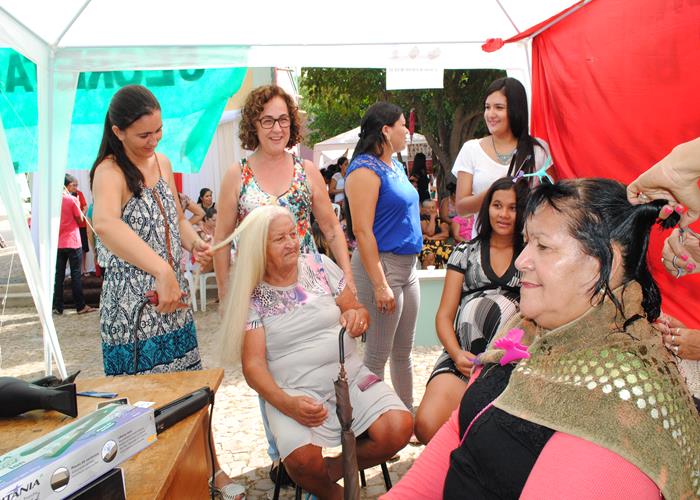 Município realiza festa em comemoração ao dia das mães - Imagem 73
