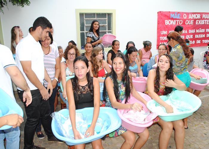 Município realiza festa em comemoração ao dia das mães - Imagem 102