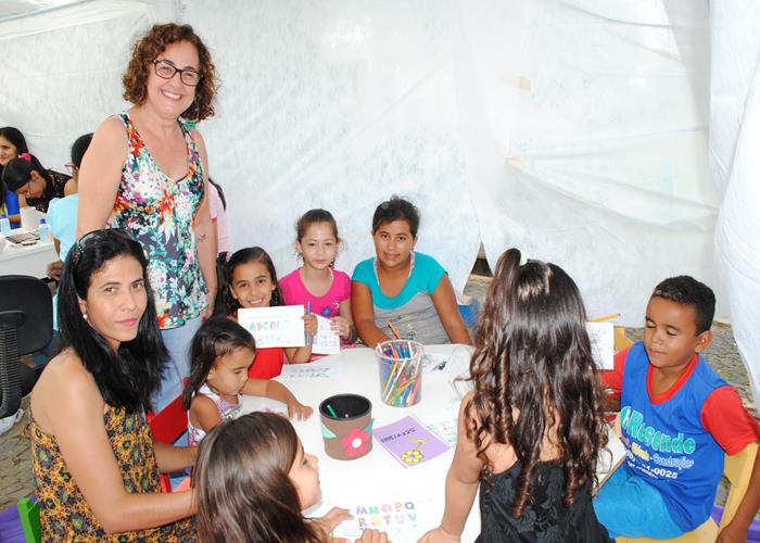 Município realiza festa em comemoração ao dia das mães - Imagem 78