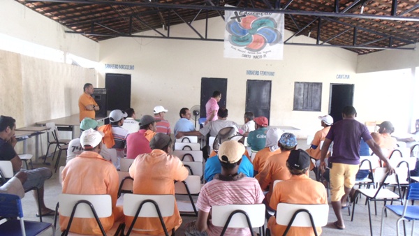 Servidores participam de reunião com prefeito  - Imagem 16