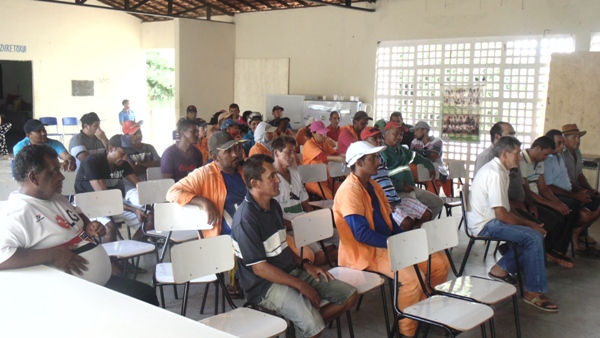 Servidores participam de reunião com prefeito  - Imagem 18