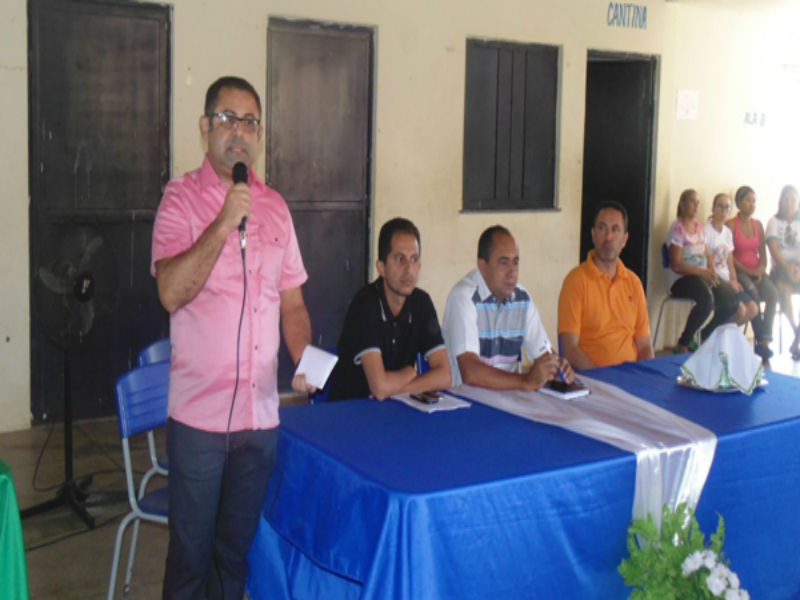 Servidores participam de reunião com prefeito 