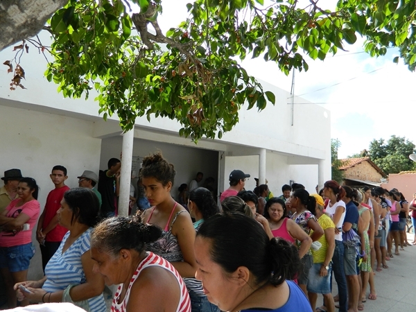 Prefeitura entrega 43 toneladas de feijão para a população - Imagem 2