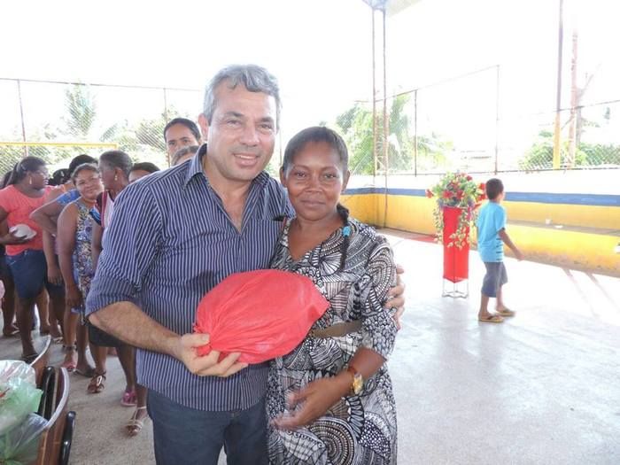 Escola Municipal Tancredo Neves realiza festa em homenagem as mães - Imagem 5