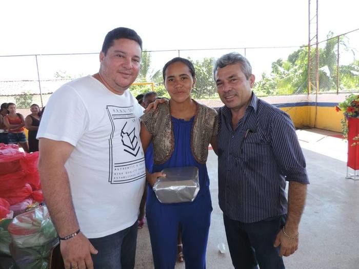 Escola Municipal Tancredo Neves realiza festa em homenagem as mães - Imagem 2