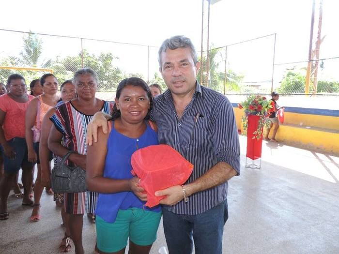 Escola Municipal Tancredo Neves realiza festa em homenagem as mães - Imagem 3