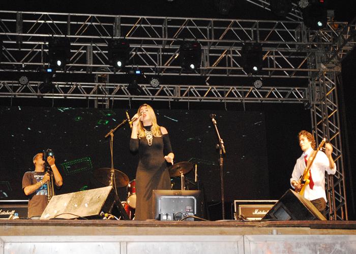 Praça lota e público interage com Gal Costa, na sexta de festival - Imagem 73