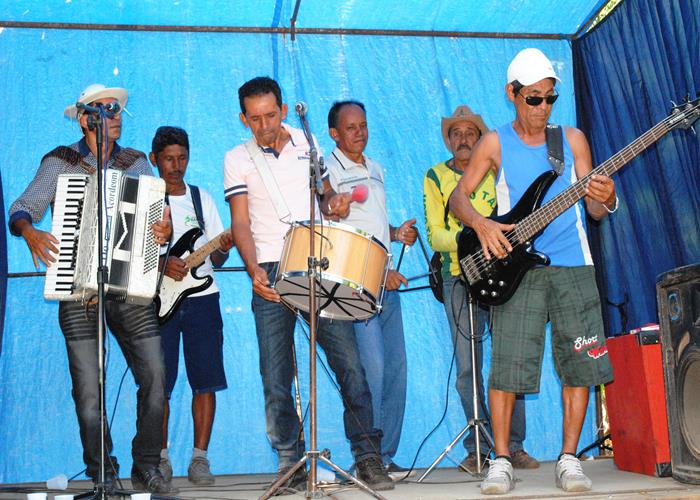 Praça lota e público interage com Gal Costa, na sexta de festival - Imagem 11