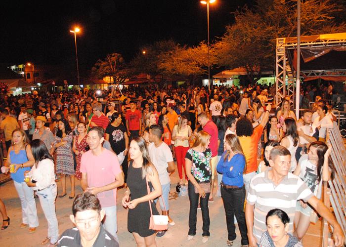 Praça lota e público interage com Gal Costa, na sexta de festival - Imagem 53