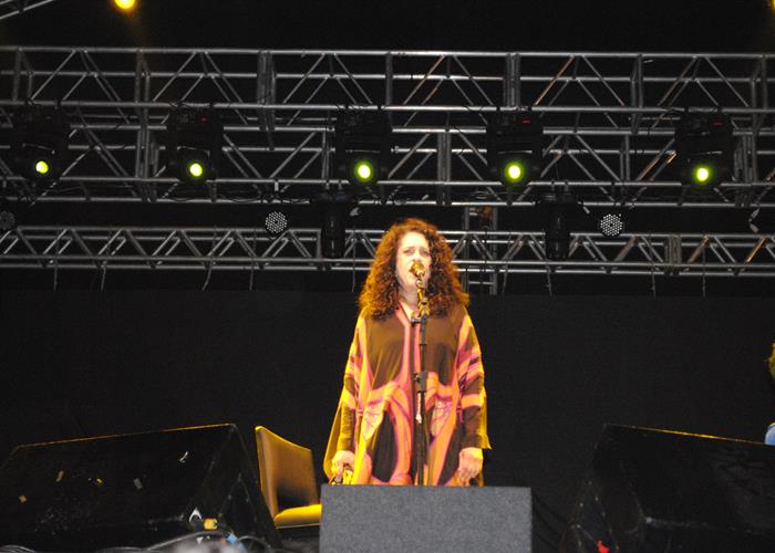 Praça lota e público interage com Gal Costa, na sexta de festival - Imagem 130