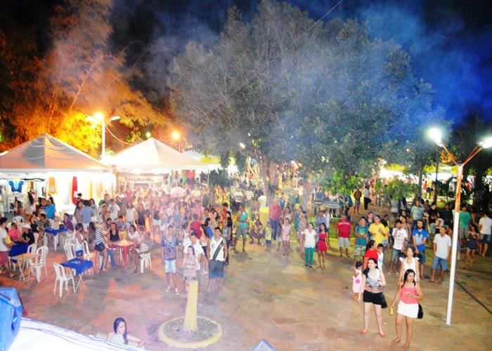 Praça lota e público interage com Gal Costa, na sexta de festival - Imagem 30