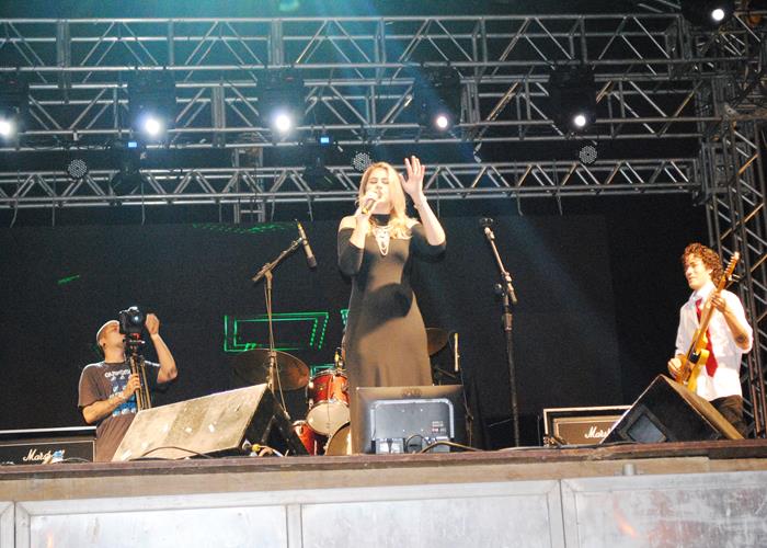 Praça lota e público interage com Gal Costa, na sexta de festival - Imagem 72