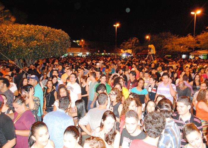 Praça lota e público interage com Gal Costa, na sexta de festival - Imagem 95