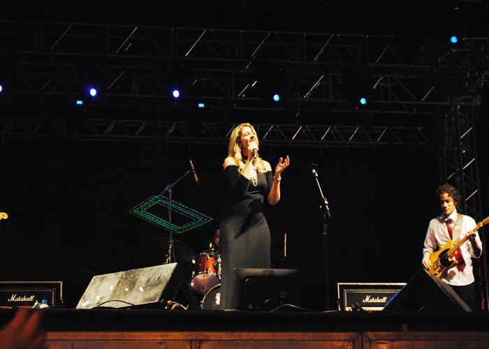 Praça lota e público interage com Gal Costa, na sexta de festival - Imagem 71
