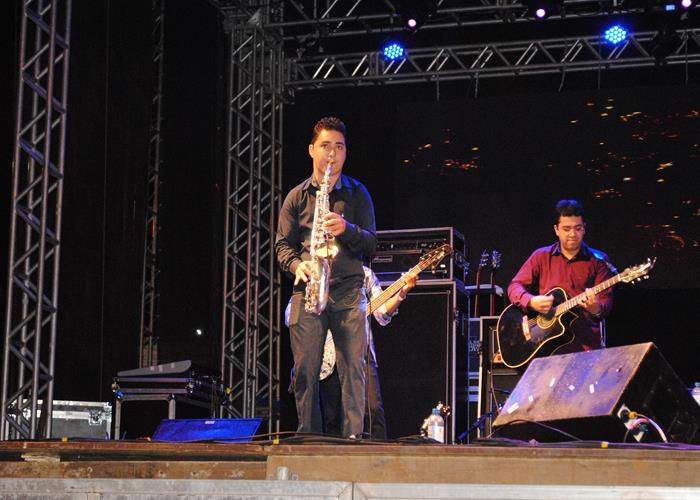 Praça lota e público interage com Gal Costa, na sexta de festival - Imagem 51