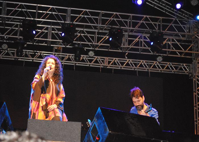 Praça lota e público interage com Gal Costa, na sexta de festival - Imagem 118