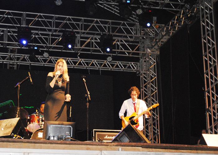 Praça lota e público interage com Gal Costa, na sexta de festival - Imagem 74