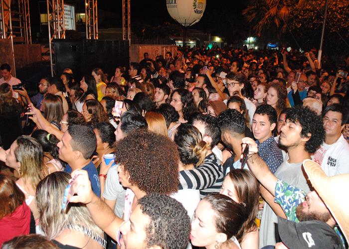 Praça lota e público interage com Gal Costa, na sexta de festival - Imagem 123