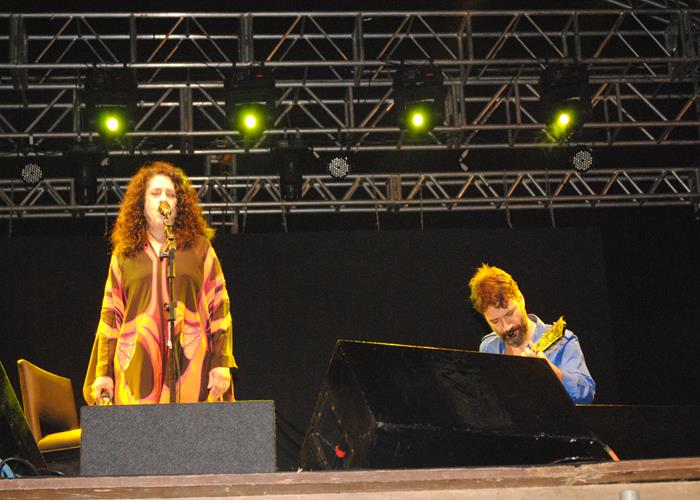 Praça lota e público interage com Gal Costa, na sexta de festival - Imagem 131