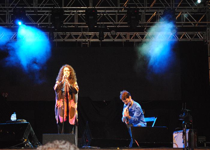 Praça lota e público interage com Gal Costa, na sexta de festival - Imagem 110