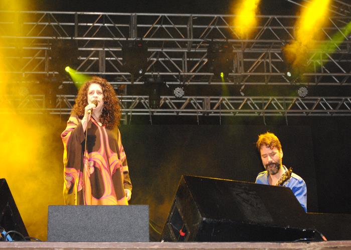 Praça lota e público interage com Gal Costa, na sexta de festival - Imagem 113