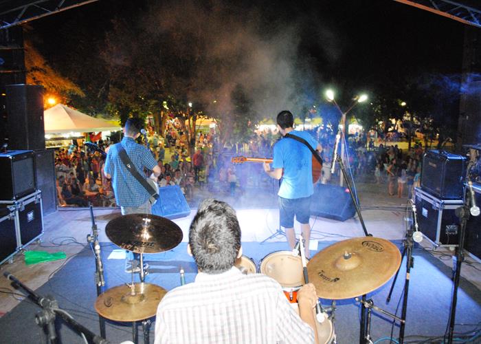 Praça lota e público interage com Gal Costa, na sexta de festival - Imagem 35