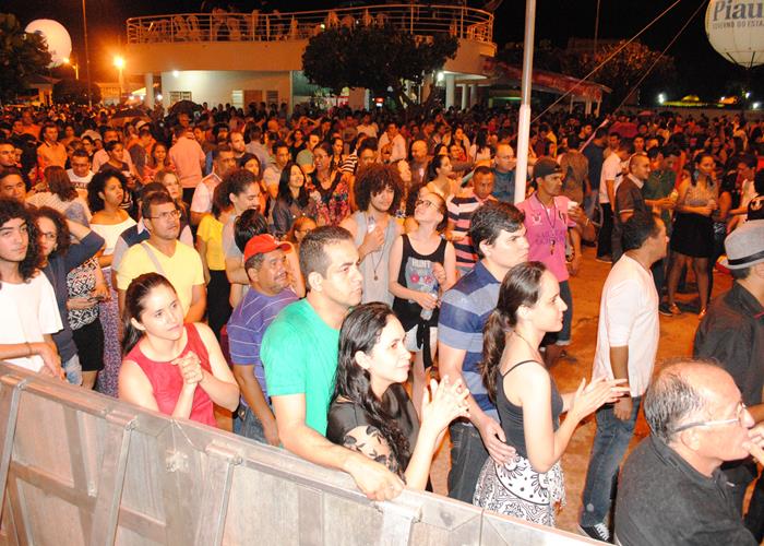 Praça lota e público interage com Gal Costa, na sexta de festival - Imagem 99