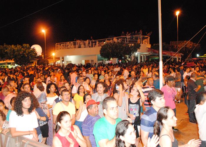 Praça lota e público interage com Gal Costa, na sexta de festival - Imagem 100