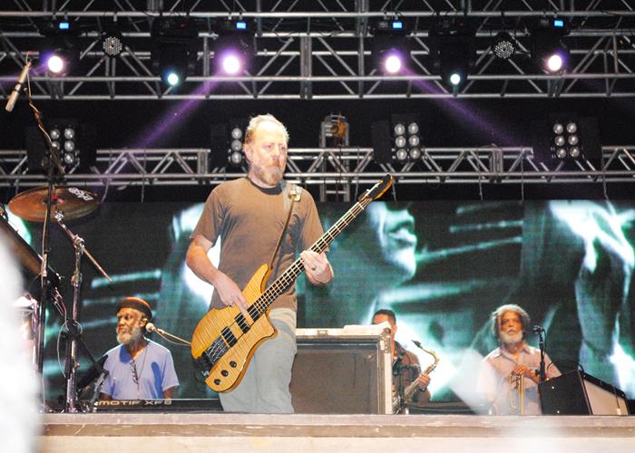 Público vai a loucura com a participação do Paralamas do Sucesso - Imagem 92