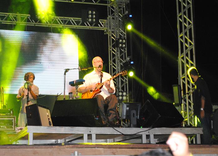 Público vai a loucura com a participação do Paralamas do Sucesso - Imagem 72